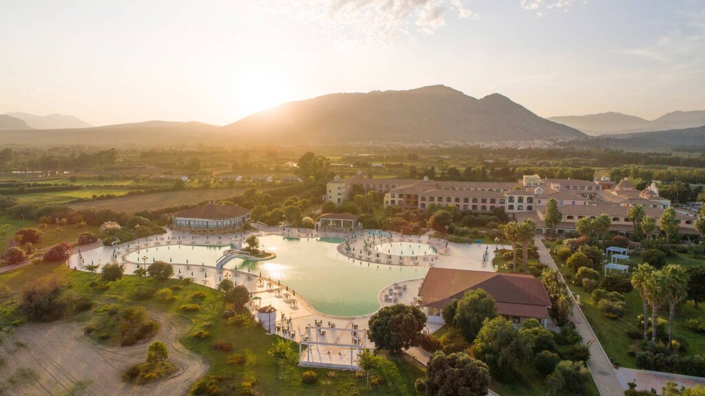 vista-panoramica-al-tramonto-del-club-hotel-marina-beach